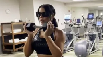 Gafas de sol Dior 30 Montaigne SU Oversized Black Square usadas por Mia Thornton como se ve en The Real Housewives of Potomac (S08E07)