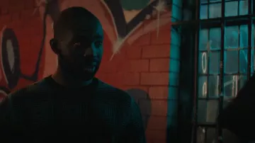 Jersey de jacquard Paul Smith Cinema Geo usado por George (Paapa Essiedu) como se ve en The Lazarus Project (T02E02)