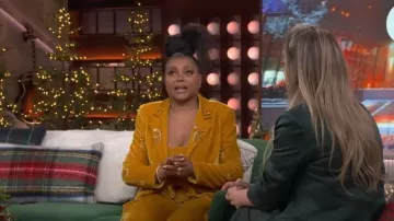 Veste perlée en velours de luxe Patbo portée par Taraji P. Henson dans The Kelly Clarkson Show le 15 décembre 2023
