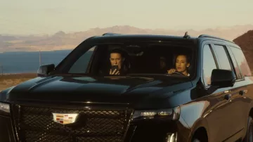 Cadillac Escalade Coche conducido por Gwen (Maggie Q) en la película The Family Plan