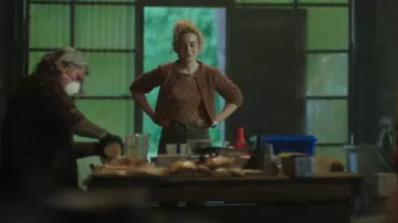 Levi's Vintage 501 Green Button Fly Jeans usados por Ruth Langmore (Julia Garner) como se ve en Ozark (S04E03)