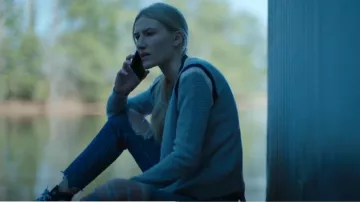 Cardigan en tricot gaufré J Crew porté par Charlotte Byrde (Sofia Hublitz) comme on le voit dans Ozark (S04E03)