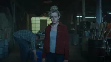 Everlane La chaqueta de pana usada por Ruth Langmore (Julia Garner) como se ve en Ozark (S04E05)