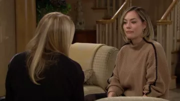 Rag and Bone Ally Pull à col montant à détails au point fouet porté par Hope Logan (Annika Noelle) comme on le voit dans The Bold and the Beautiful le 19 décembre 2023