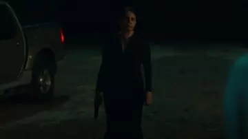 Talbot Runhof Vestido de Ilusión de Gasa Metálica usado por Camila Elizonndro (Verónica Falcón) como se ve en Ozark (S04E14)