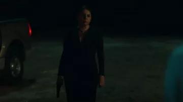 Effy Eclipse 14K Yellow Gold Diamond and Onyx Ring worn by Camila Elizonndro (Veronica Falcón) as seen in Ozark (S04E14)