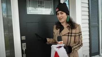 Manteau Faye de Hobbs London porté par Donna Farizan comme on le voit dans Today le 19 décembre 2023