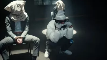 Chaqueta corta de plumón acolchado blanca de Prada usada por Offset in Climate by BigXthaPlug (Video oficial)