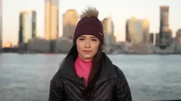 Bonnet Lexington Sweet Turns porté par Emilie Ikeda vu dans Today le 20 décembre 2023