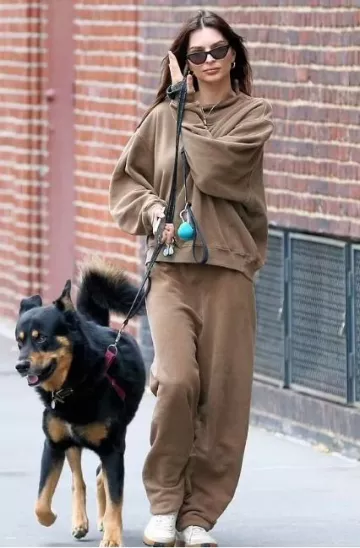 Gafas de sol Vogue Vo5513S usadas por Emily Ratajkowski en Nueva York el 17 de diciembre de 2023