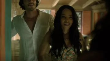 Fossil Fos­sil Neck­lace worn by Eva Gardiner (Bianca Lawson) as seen in Witches of East End (S02E02)