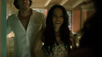 Kimchi Blue Flo­ral Print Corset Top worn by Eva Callero (Bianca Lawson) as seen in Witches of East End (S02E03)