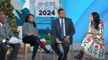 Vestido con volantes de Sue Sartor en Magenta/Kelly Green Dahlia Garden usado por Jacqui Gifford como se ve en Today el 20 de diciembre de 2023