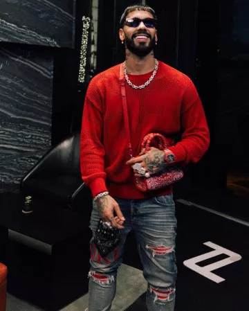 Gafas de sol Prada Red Clear Cat-Eye Triangle Logo (PR14YS) usadas por Anuel AA en la cuenta de Instagram @anuel