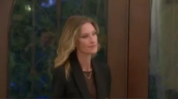 Veste en laine Balmain portée par Adrienne Maloof comme on le voit dans The Real Housewives of Beverly Hills (S13E09)