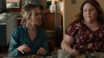 Rebecca Taylor Climbing Roses Top usado por Madison Simmons (Caitlin Thompson) como se ve en This Is Us (T06E06)