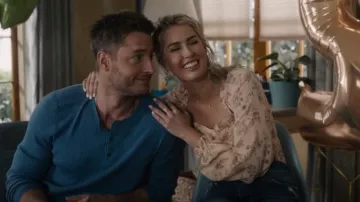 Astr the Label Top de manga larga con cuello corazón usado por Trojan Girl como se ve en This Is Us (S06E12)