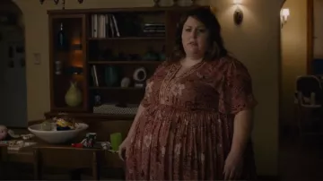 Knox Rose Vestido midi floral de manga corta usado por Kate Pearson (Chrissy Metz) como se ve en This Is Us (T06E12)