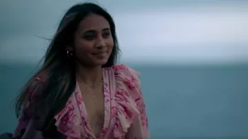 Mini-robe Tularosa Maisey portée par (Alyssa Thompson) comme on le voit dans Under Pressure : The U.S. Women’s World Cup Team (S01E01)