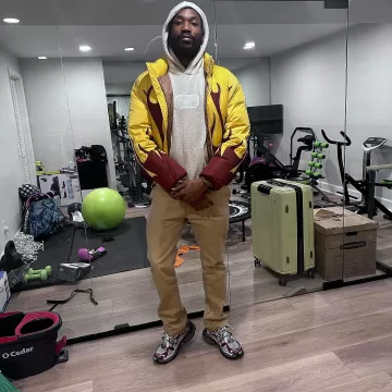 Moncler x Palm Angels Yellow & Red Flames 'Clancy' Chaqueta usada por Meek Mill en la cuenta de Instagram @meekmill