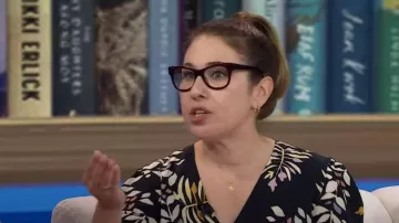 Robe mi-longue portefeuille imprimée feuille Crissy Ba&Sh portée par Lauren Grodstein comme on le voit dans Today with Hoda & Jenna le 22 décembre 2023
