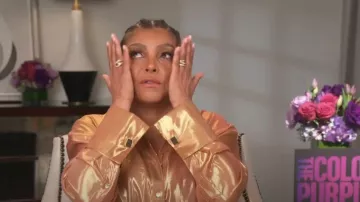 Chemise boutonnée en soie mélangée métallisée Retrofete Romy en paillettes nude portée par Taraji P. Henson comme on le voit dans Today with Hoda & Jenna le 22 décembre 2023