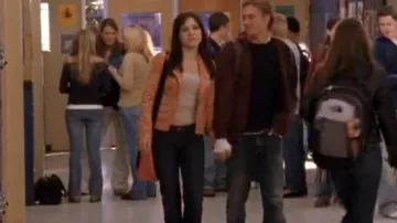 Bebe Gold Leaf Print Blaz­er worn by Brooke Davis (Sophia Bush) as seen in One Tree Hill (S03E13)
