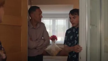 Camisa Stretch Skinny de diseño de Asos usada por Seb (Freddie Meredith) como se ve en Such Brave Girls (T01E06)