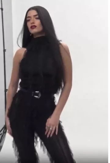 Sarah Regensburger Goddess Jumpsuit portée par Dixie D’Amelio sur sa Story Instagram le 21 décembre 2023