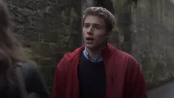 Brasshangervintage Chaps Vin­tage Fleece Jack­et worn by Prince William (Ed McVey) as seen in The Crown (S06E07)