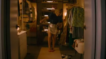 Rachel Comey Lam­ba­da Se­quin Mi­ni Skirt worn by Mae (Zoe Lister-Jones) as seen in Slip (S01E02)