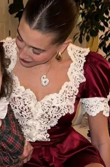 Bottega Veneta Small Drop Earrings worn by Hailey Baldwin at Christmas Eve on December 24, 2023