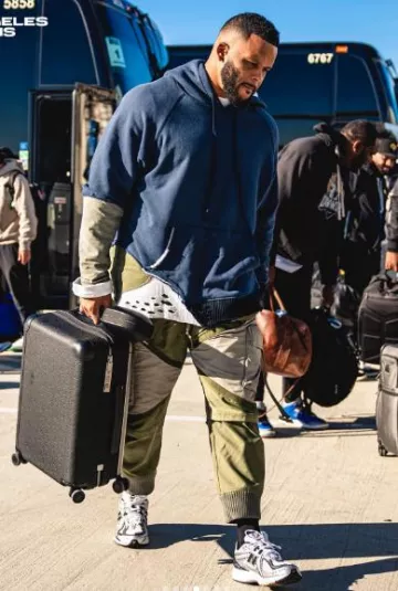Sudadera con capucha Greg Lauren Navy Blue & Olive Green Fragment usada por Aaron Donald en la cuenta de Instagram @aarondonald99