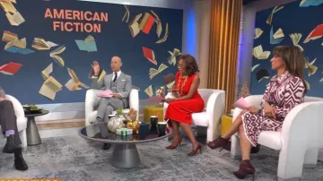 Style Vava Robe mi-longue boutonnée portée par Michelle Miller comme on le voit dans CBS Mornings le 20 décembre 2023