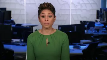 Vestido Hobbs Tillie usado por Jericka Duncan visto en CBS Evening News el 25 de diciembre de 2023