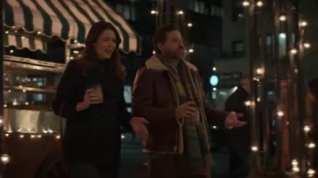 Veste Stanley en chiffon et en os portée par le Dr Paolo Macchiarini (Édgar Ramírez) comme on le voit dans Dr. Death (S02E02)