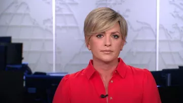 Robe-chemise plissée Ann Taylor portée par Jamie Yuccas comme on le voit dans CBS Mornings le 26 décembre 2023