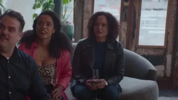 Veste de motard en cuir Allsaints Dalby portée par Kim Verdi (Judy Reyes) comme on le voit dans Dr. Death (S02E03)