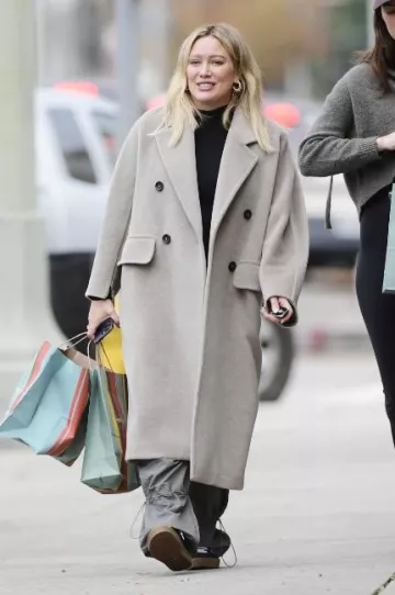 Vans Sport Low Sneakers worn by Hilary Duff in Los Angeles on December 19, 2023