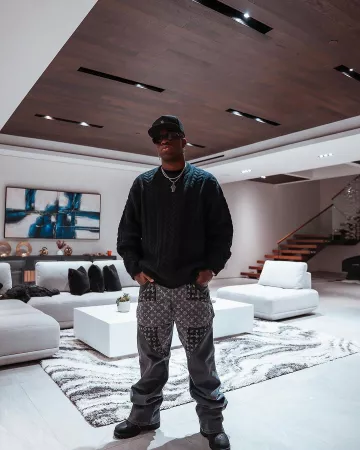 Lunettes de soleil Prada noires 'Symbole' (PR17WS) portées par Vinícius Júnior sur le compte Instagram @vinijr