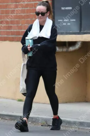 Vaso de viaje Hydro Flask de 40 oz usado por Olivia Wilde en Los Ángeles el 19 de diciembre de 2023