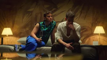 Le débardeur en laine à imprimé géométrique Bershka porté par Iván (André Lamoglia) dans la série Élite (S06E07)