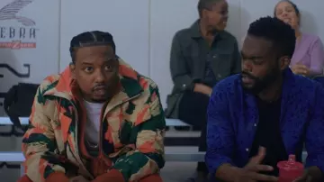 Fin. Chemise Dario d’Officine Generale portée par Marcus Watkins (William Jackson Harper) dans Love Life (S02E01)