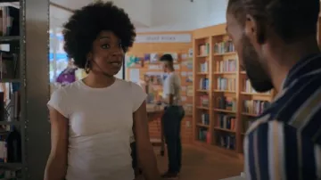 Re/Done La camiseta delgada de la década de 1960 usada por Ola Adebayo (Ego Nwodim) como se ve en Love Life (T02E04)