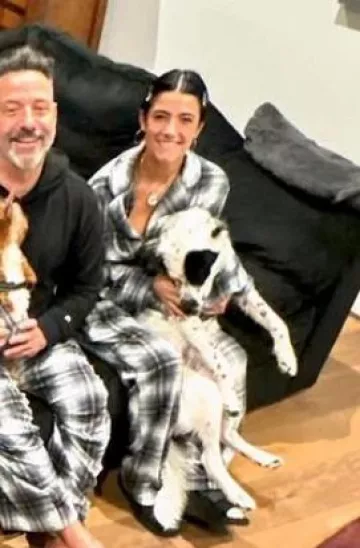 Set de dormir unisex Skims Fleece usado por Charli D'Amelio Heidi D'amelio en su publicación de Instagram el 26 de diciembre de 2023