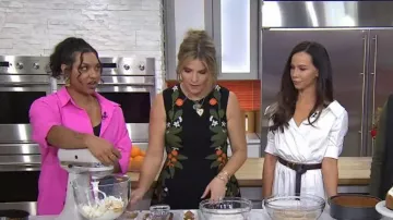 Oscar de la Renta Fortunella Stitch Fit-&-Flare Knit Knit Dress portée par Jenna Bush Hager comme on le voit dans Today with Hoda & Jenna le 28 décembre 2023