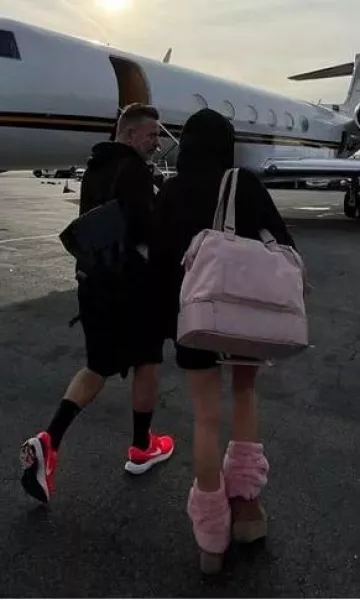 UGG Classic Ultra Mini Platform Boots worn by Dixie D’Amelio on Gianina Paolantonio’s Instagram Story on December 29, 2023