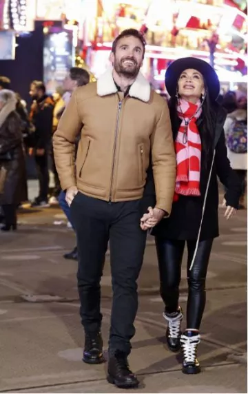 Burberry Logo Football Scarf worn by Nicole Scherzinger at Hyde Park on December 24, 2023