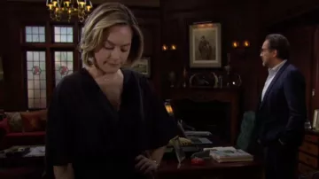 Mono de manga ondulada de Maje Pachela usado por Hope Logan (Annika Noelle) como se ve en The Bold and the Beautiful el 26 de diciembre de 2023