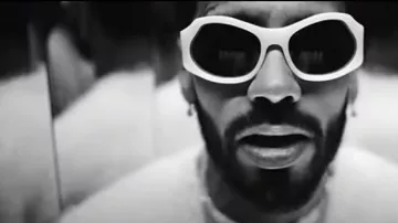 Gafas de sol geométricas redondas blancas Ferragamo (SF1078S) que luce Anuel AA en Luces Tenues (Video Oficial)